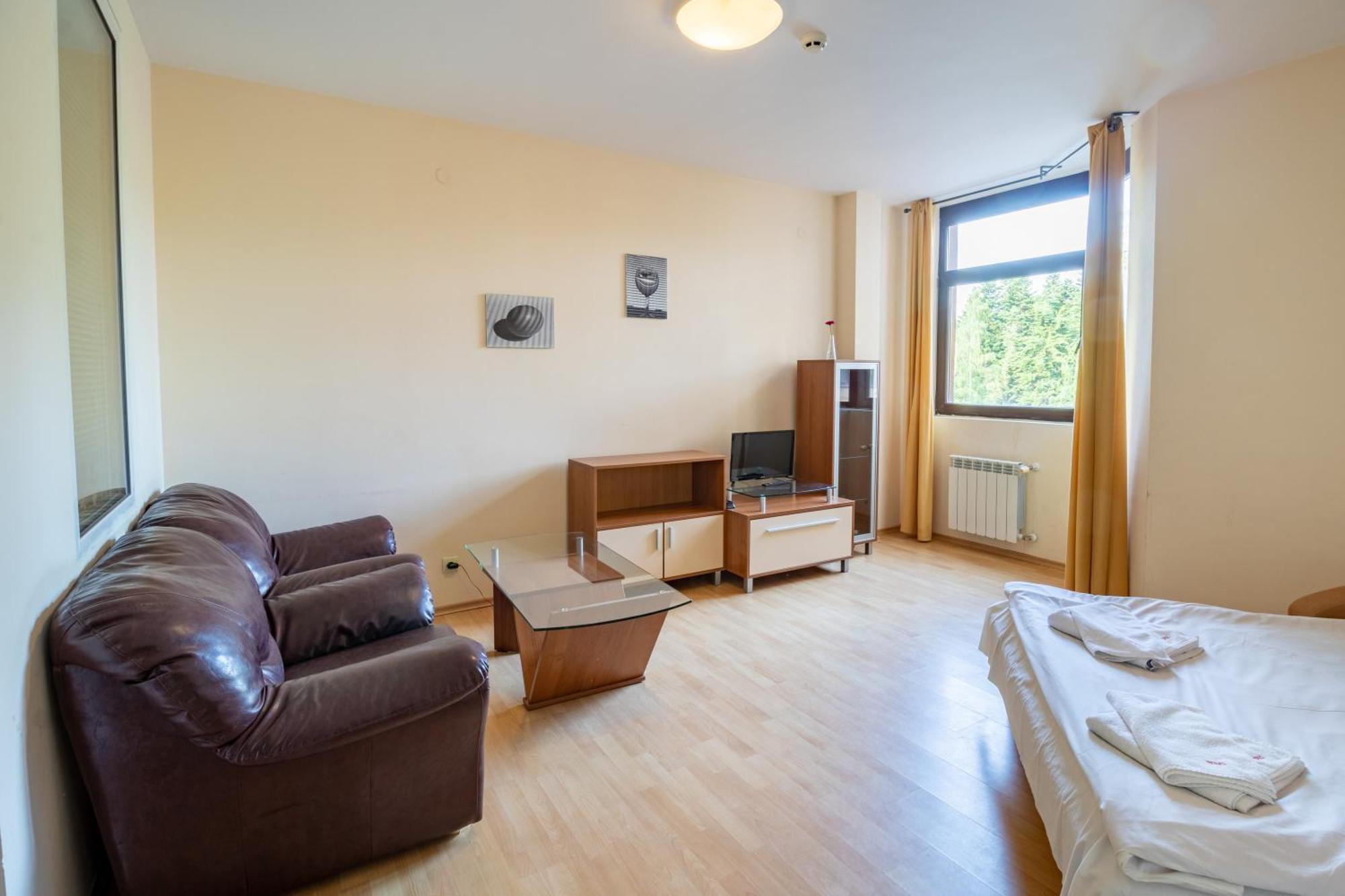 Charming One Bed Apartment 423 In Main Flora Building 波罗维茨 外观 照片