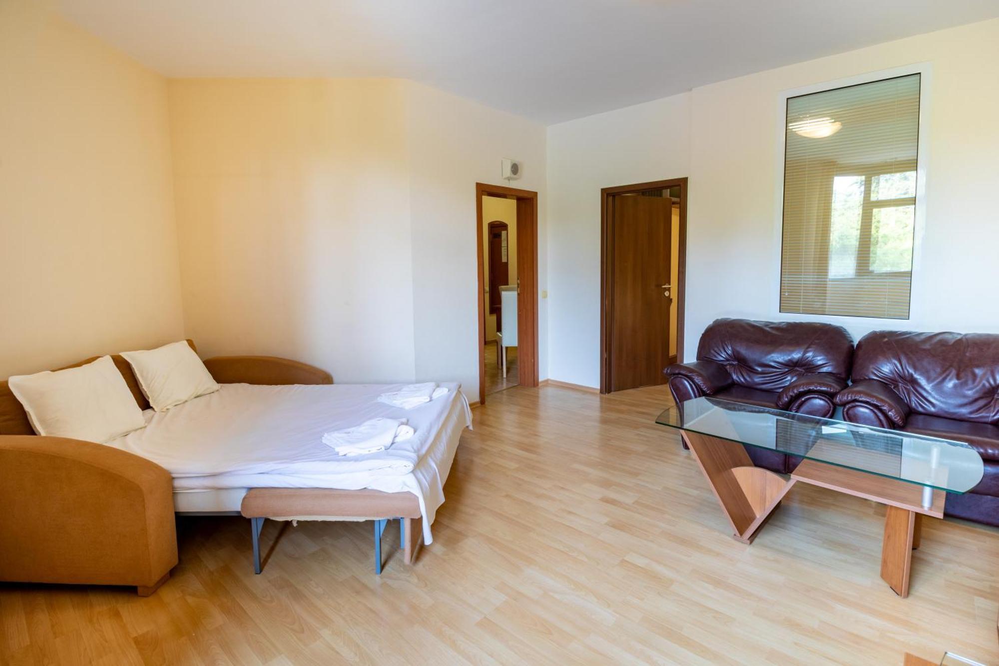 Charming One Bed Apartment 423 In Main Flora Building 波罗维茨 外观 照片