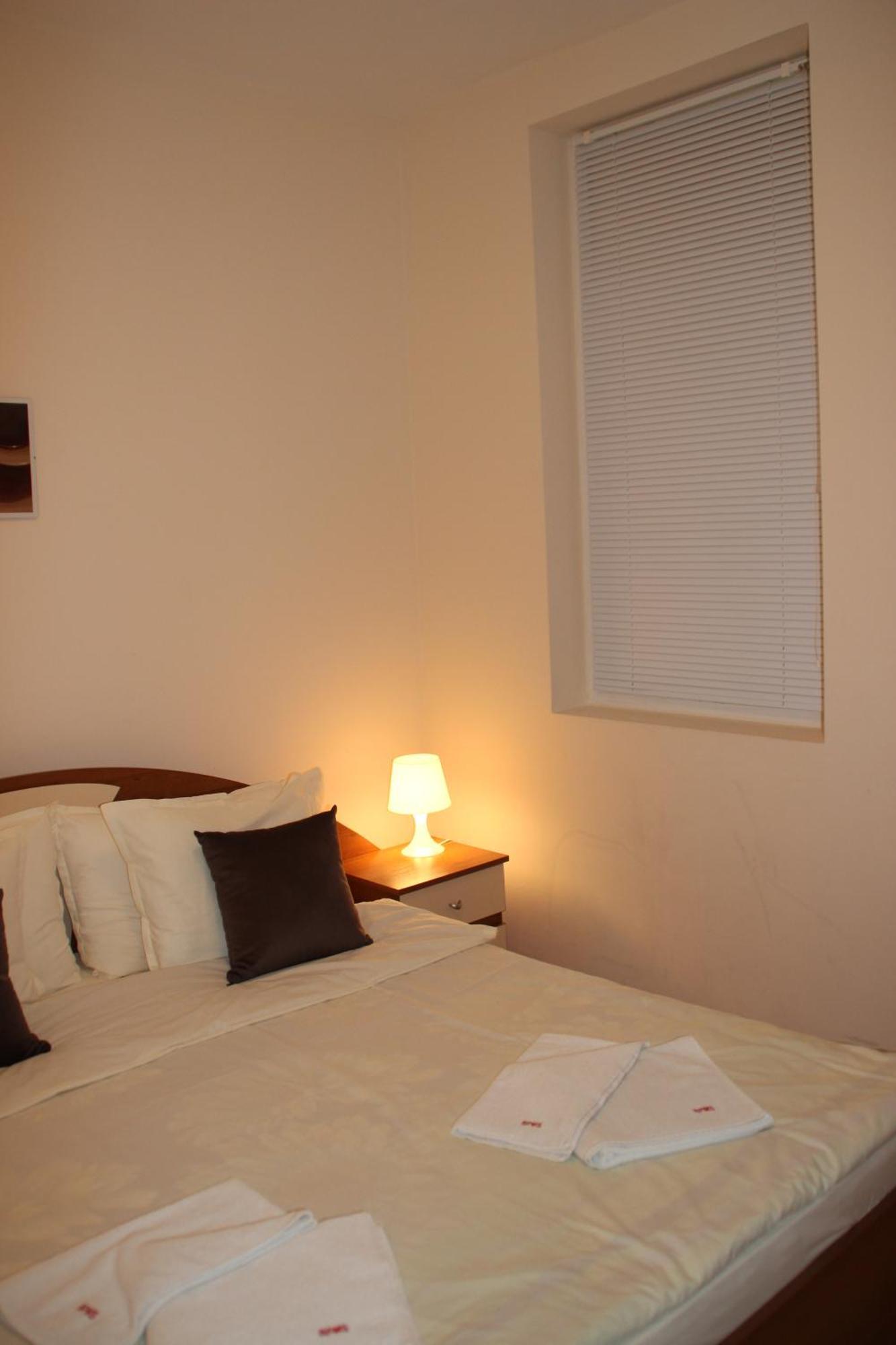 Charming One Bed Apartment 423 In Main Flora Building 波罗维茨 外观 照片