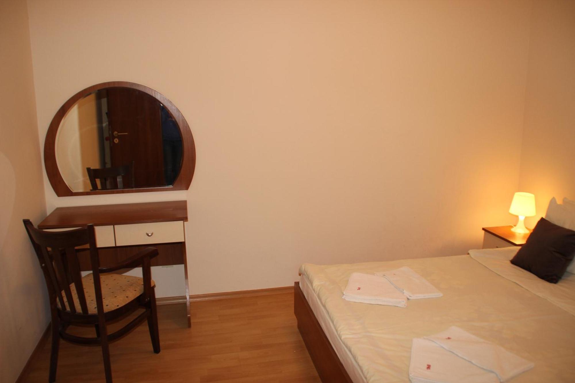 Charming One Bed Apartment 423 In Main Flora Building 波罗维茨 外观 照片