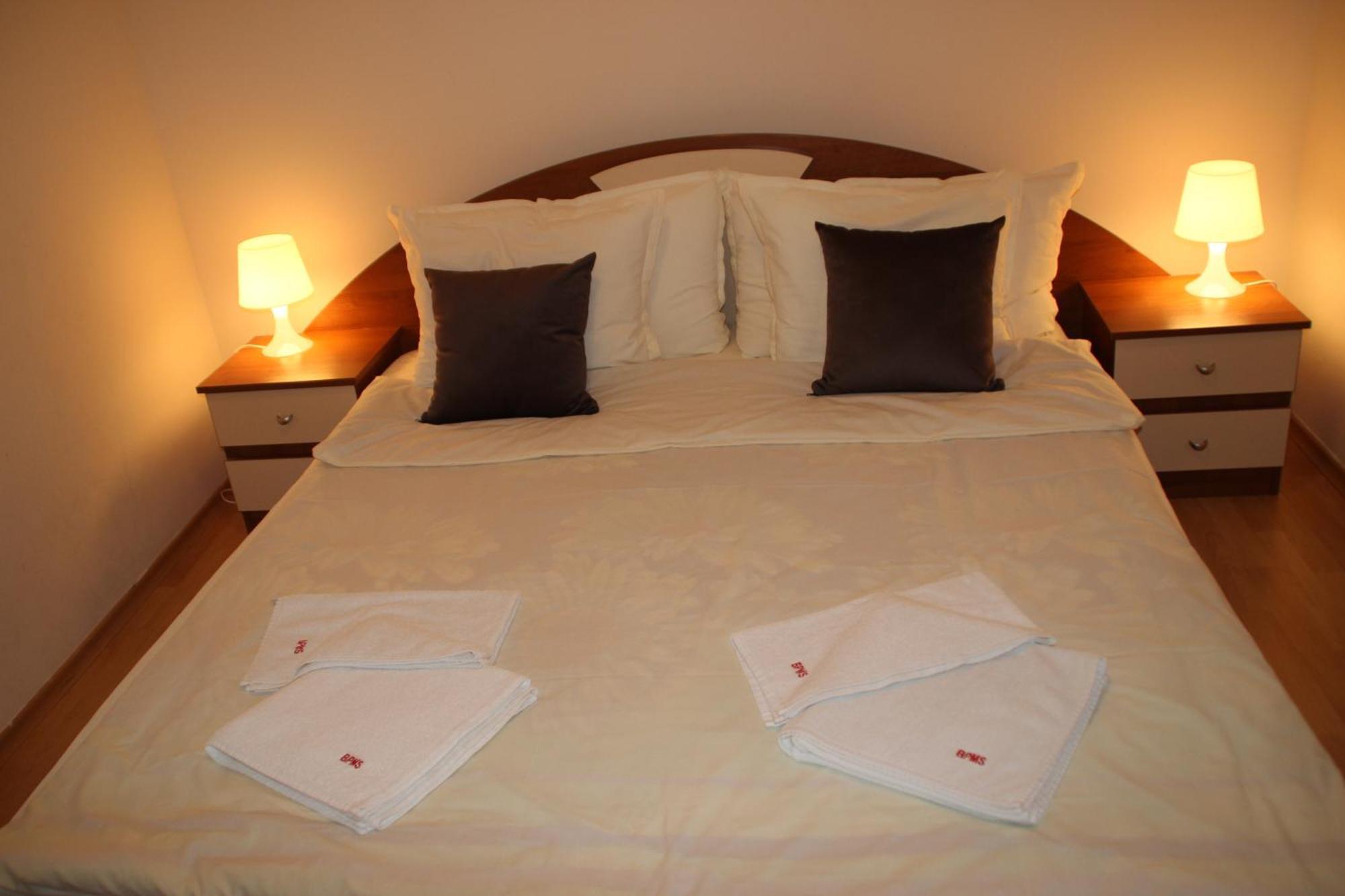 Charming One Bed Apartment 423 In Main Flora Building 波罗维茨 外观 照片