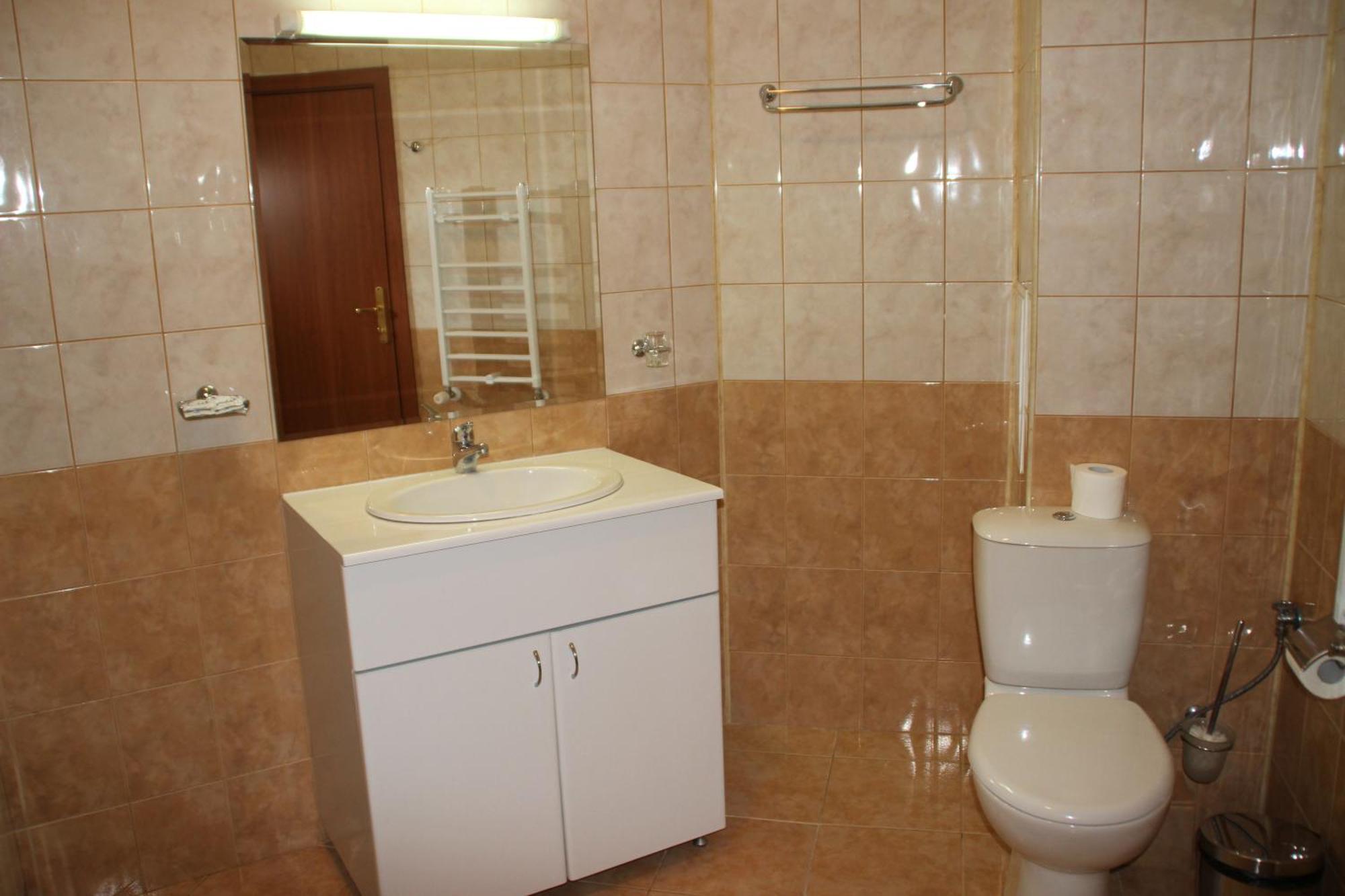 Charming One Bed Apartment 423 In Main Flora Building 波罗维茨 外观 照片