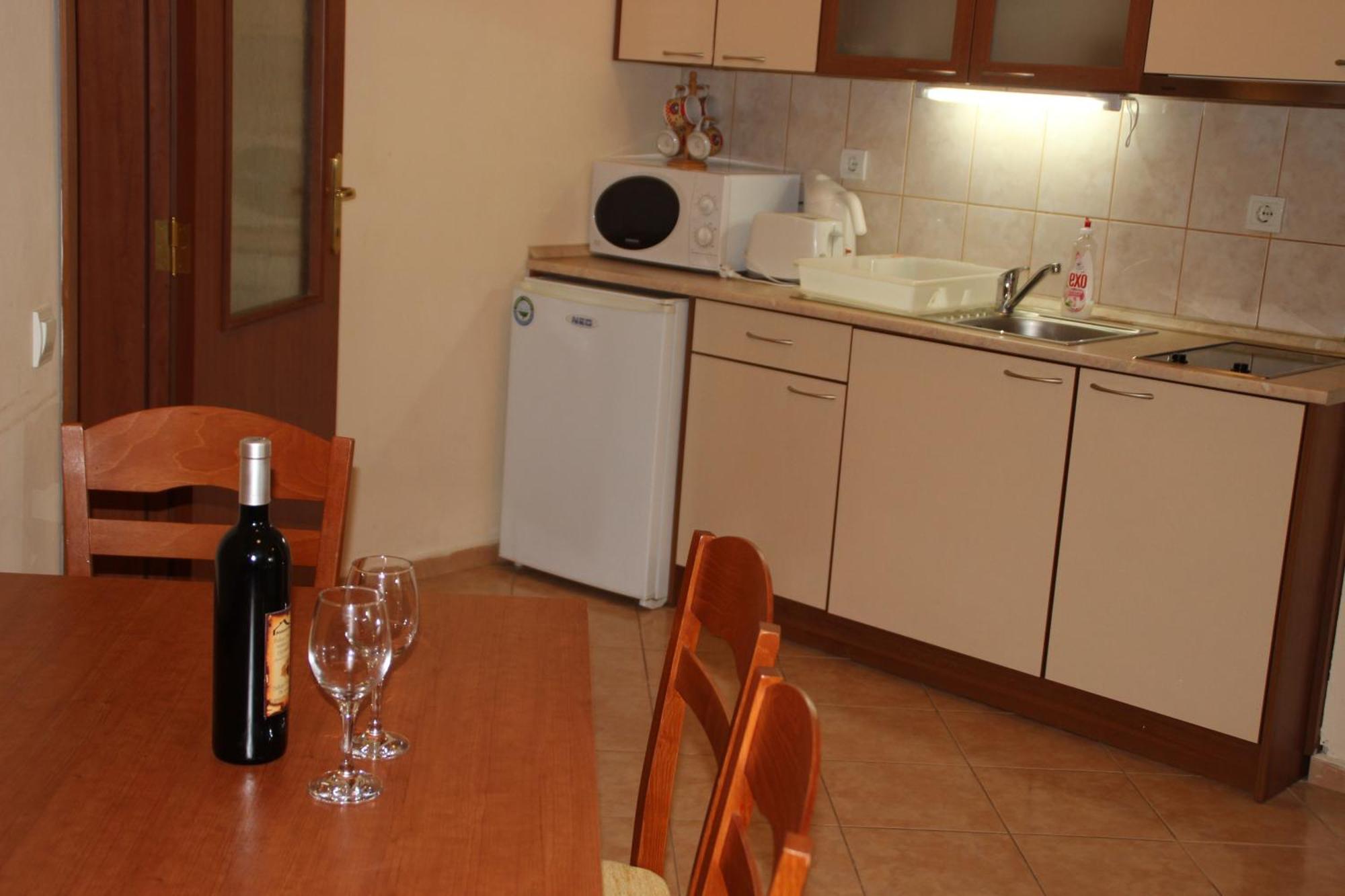Charming One Bed Apartment 423 In Main Flora Building 波罗维茨 外观 照片