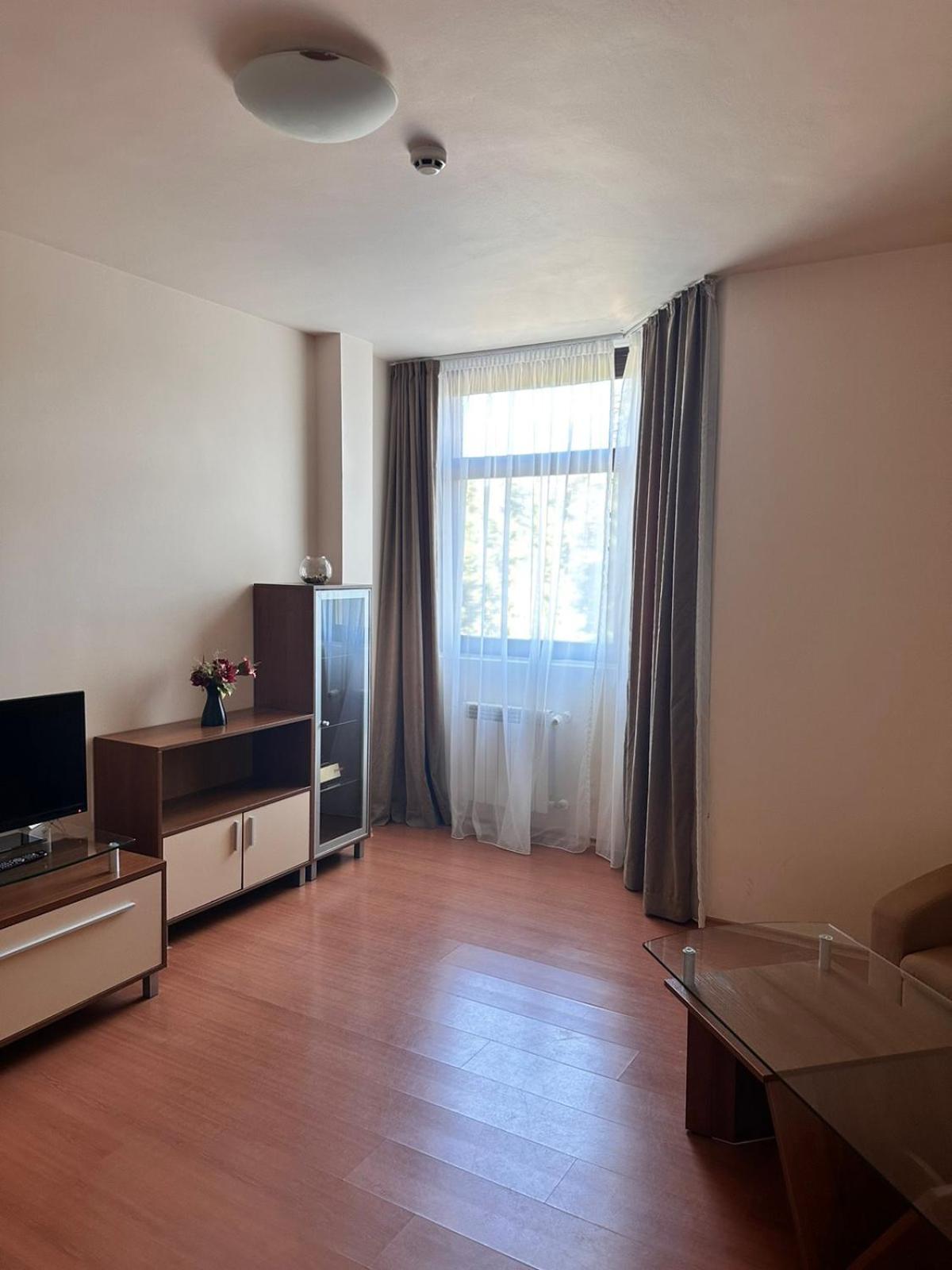 Charming One Bed Apartment 423 In Main Flora Building 波罗维茨 外观 照片