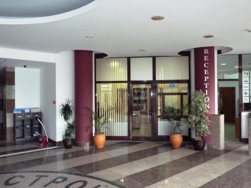 Charming One Bed Apartment 423 In Main Flora Building 波罗维茨 外观 照片