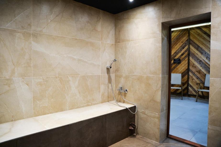 Charming One Bed Apartment 423 In Main Flora Building 波罗维茨 外观 照片
