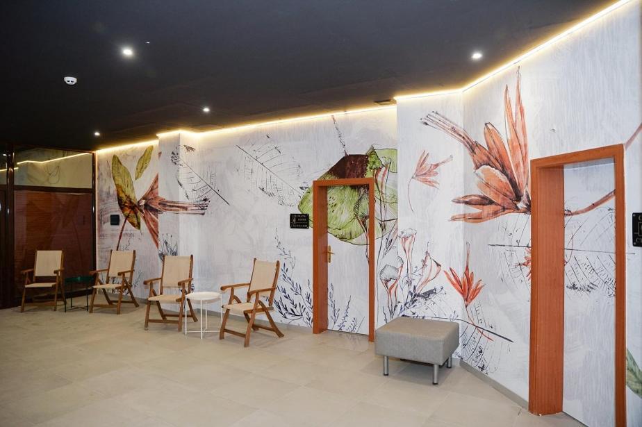 Charming One Bed Apartment 423 In Main Flora Building 波罗维茨 外观 照片