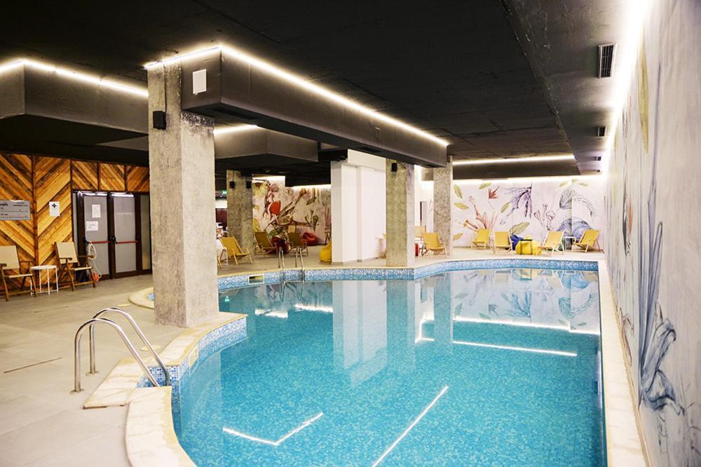 Charming One Bed Apartment 423 In Main Flora Building 波罗维茨 外观 照片