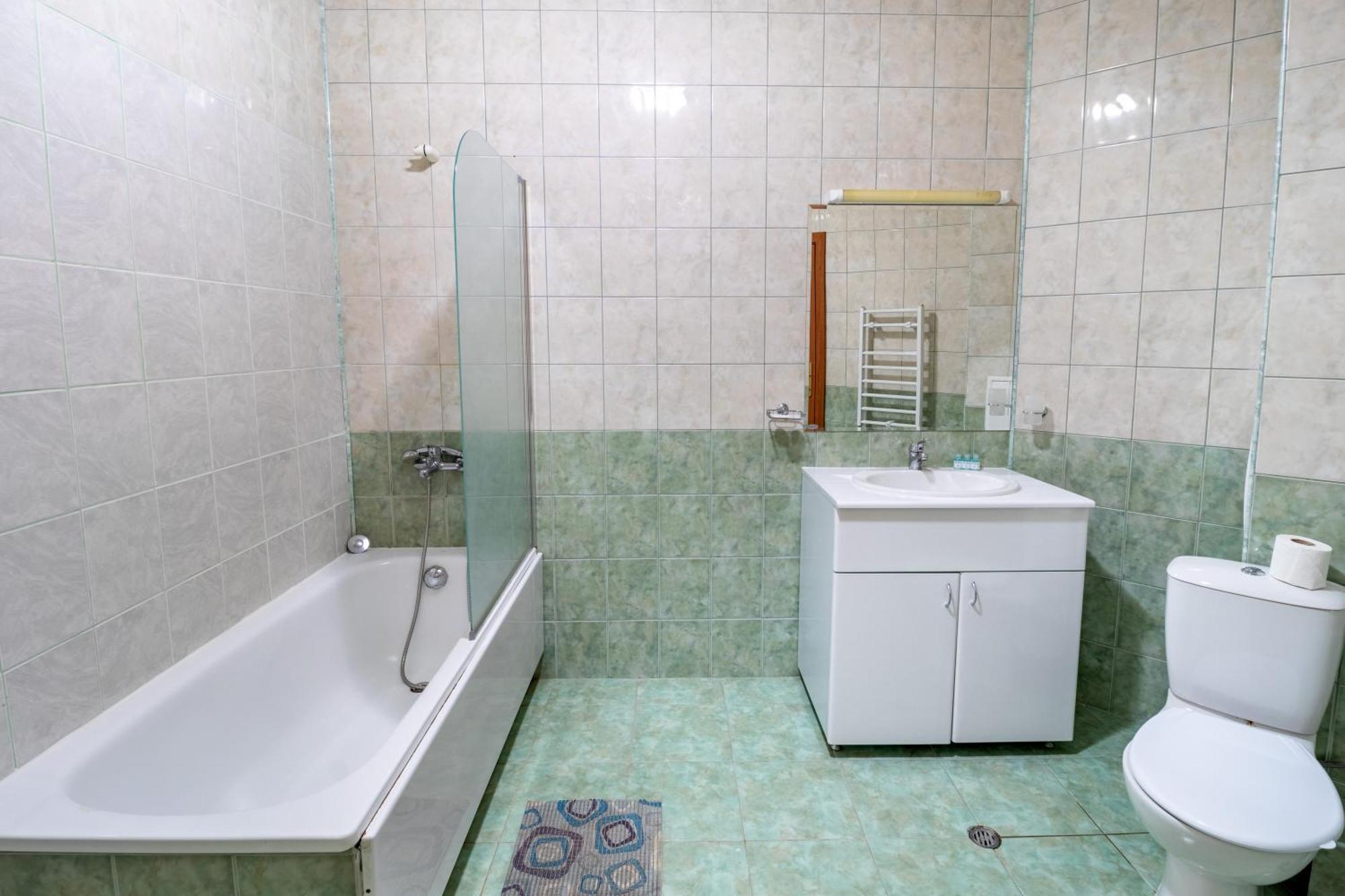 Charming One Bed Apartment 423 In Main Flora Building 波罗维茨 外观 照片