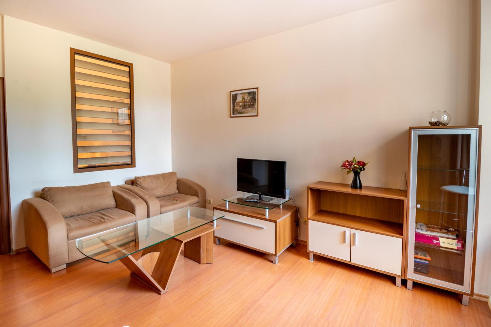 Charming One Bed Apartment 423 In Main Flora Building 波罗维茨 外观 照片